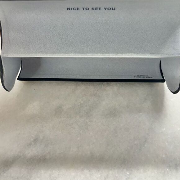 Warby Parker Nice To See You Hard Shell Magnetic Eyeglass Eyewear Case Black OS - Picture 4 of 4